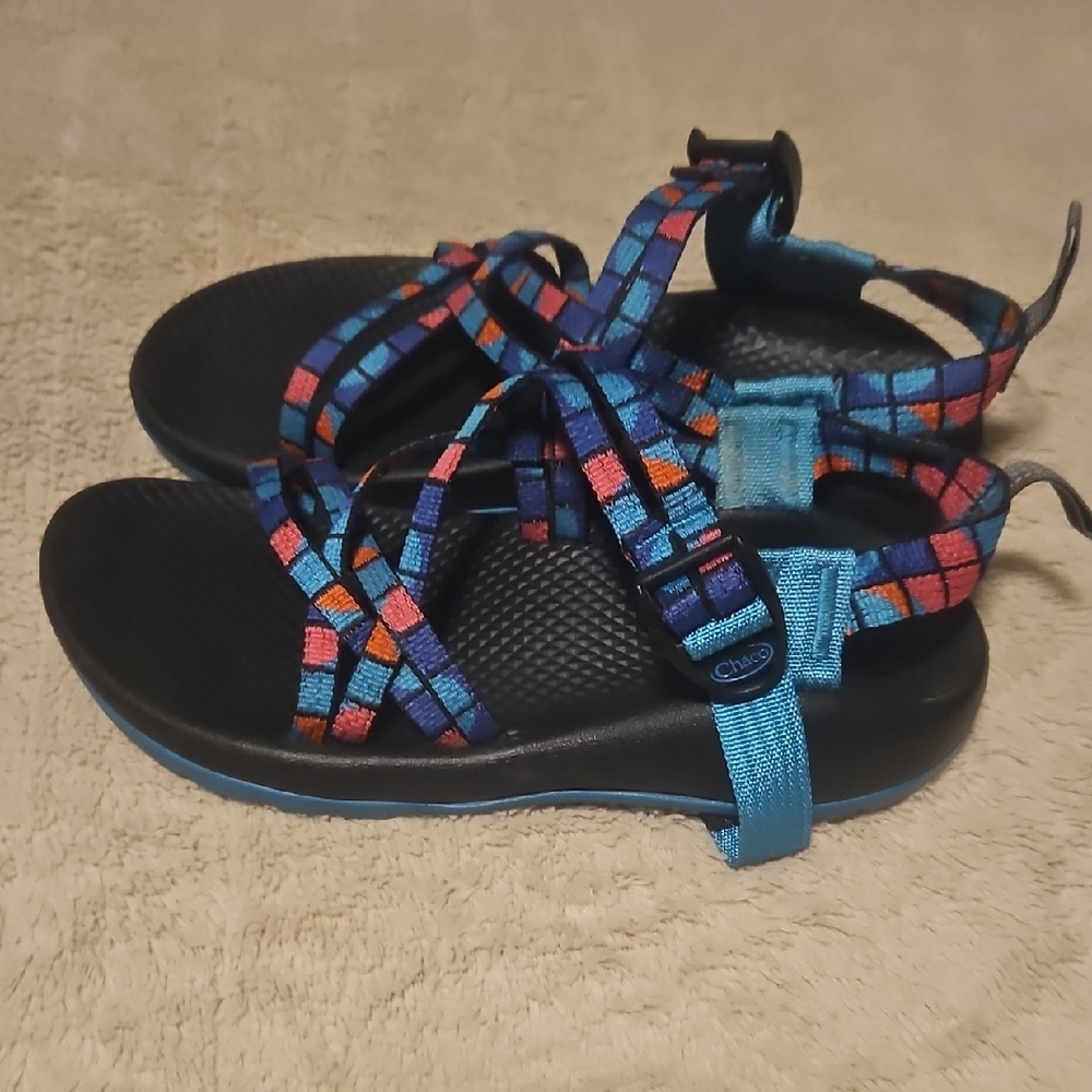 Chaco Blue and Pink Adventure Sandals Size 6 Womens Size 4 Girls - Picture 3 of 5